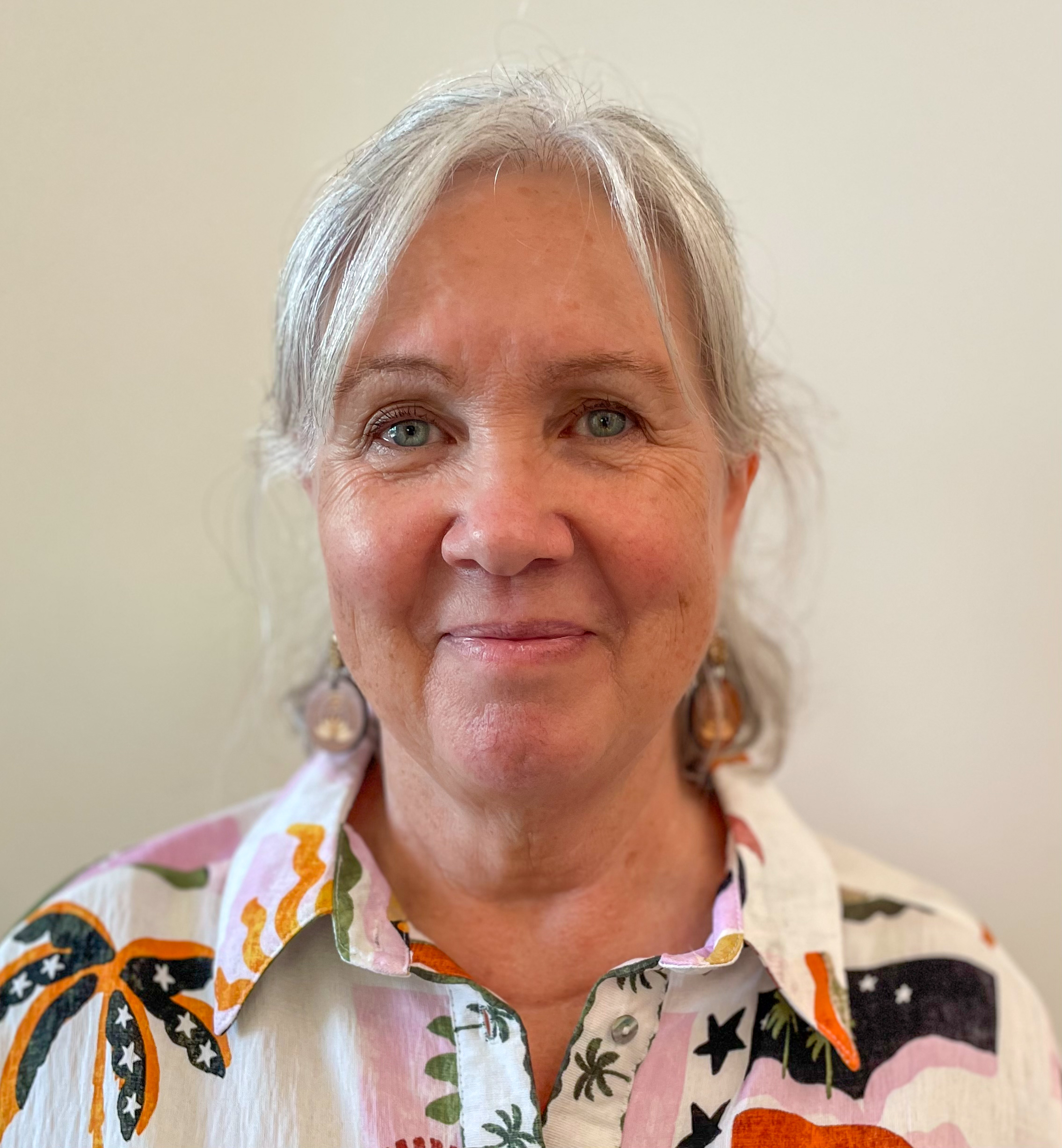 https://www.julieschofield.com.au/
